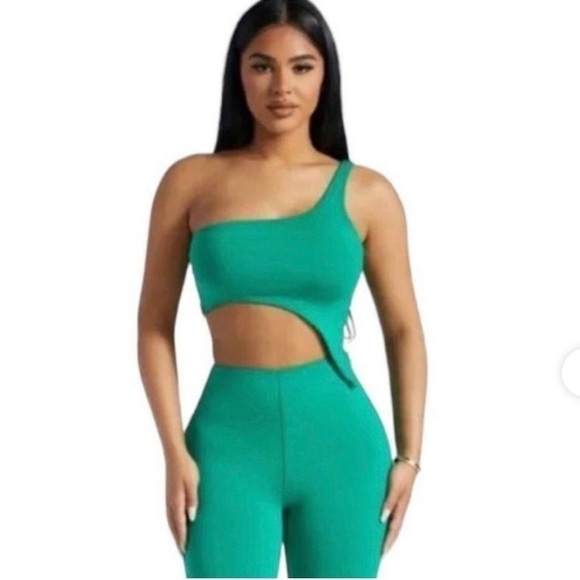 Naked Wardrobe - NWT Green Smooth
Side Asymmetrical Crop Top
 Sz M - Picture 1 of 6